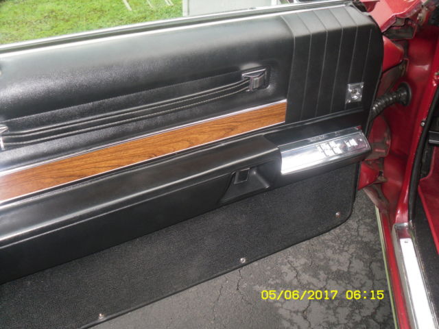 1970 Buick Riviera black vinyl seats and roof - photo 8