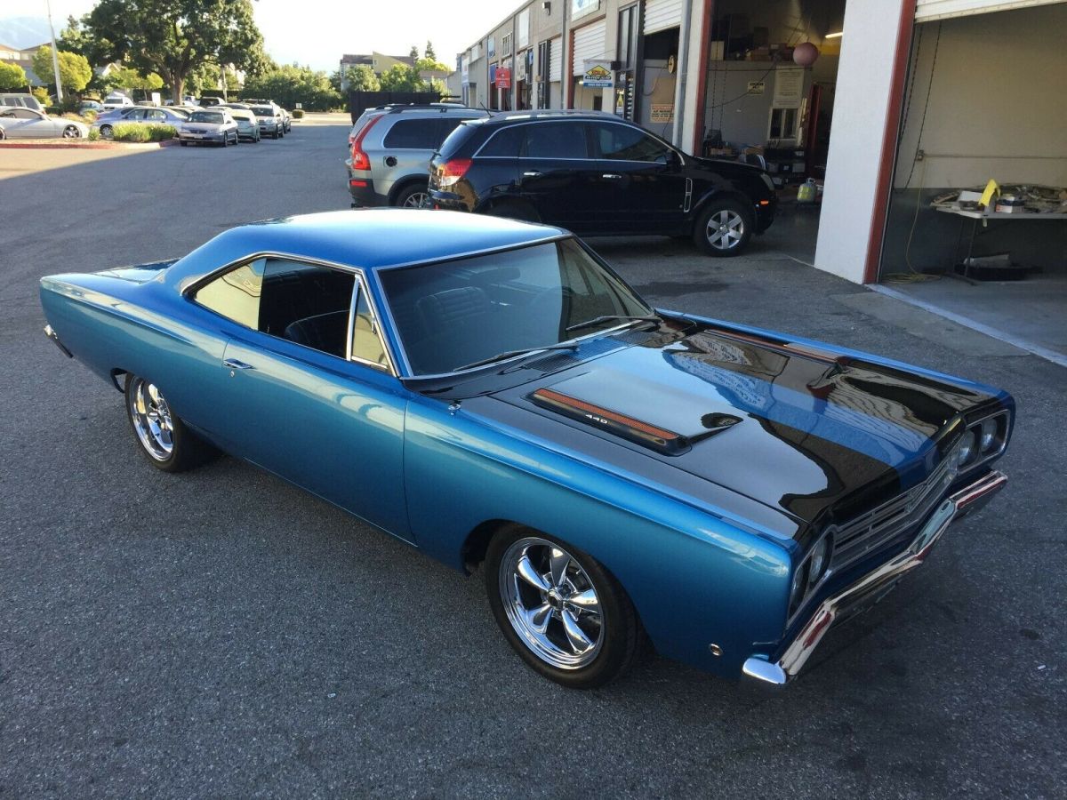 Road Runner Pro-Touring Tribute. $130k build. only 1100 miles since completion. 1968 Plymouth Road Runner