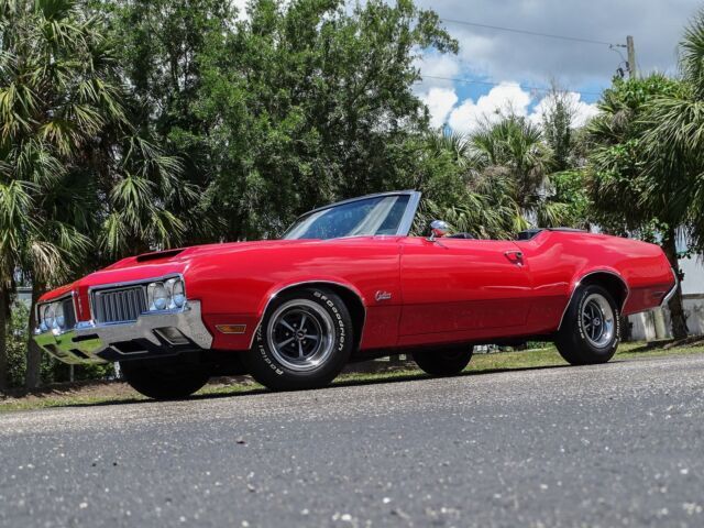Rocket 350 V8, A/C, power steering, power brakes, power top. 442 hood. Clean!! 1970 Oldsmobile Cutlass Convertible