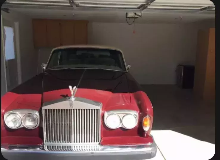 Rolls-Royce Silver Shadow Long Wheel Base, w/ 77K two tone paint Maroon & Beige 1976 Rolls-Royce Silver Shadow