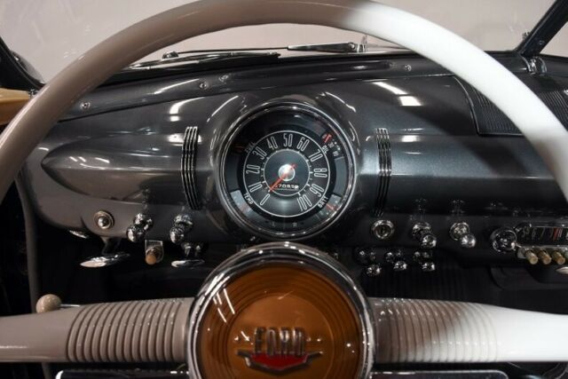 1949 Ford Custom Deluxe - photo 2