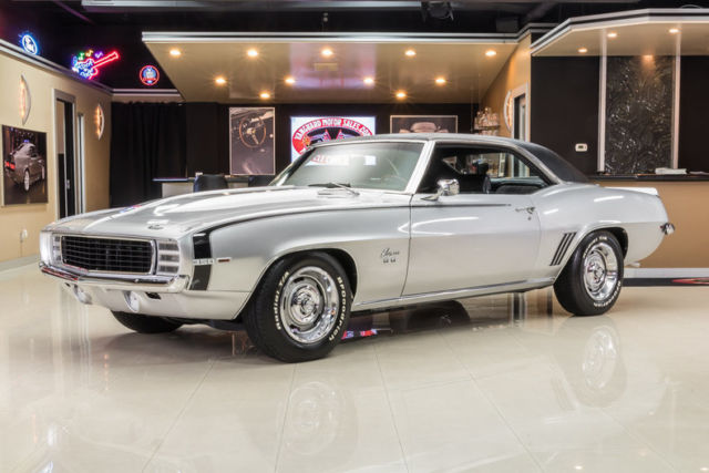 Rotisserie Restored! LS1 V8, 4L60E Automatic, 4-Wheel Disc, PS, PB, A/C, Posi 1969 Chevrolet Camaro Restomod