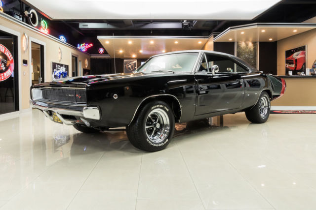 Rotisserie Restored R/T! Dodge 426ci HEMI V8, 4-Speed Manual, Dana 60, PS, PB 1968 Dodge Charger R/T HEMI