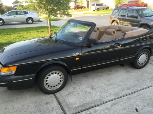 Runs and drives. Convertible. Black 900 Turbo. 1989 Saab 900