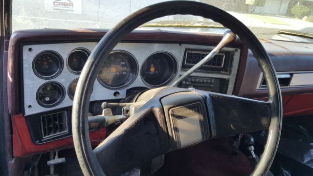 1984 Chevrolet Suburban - photo 10