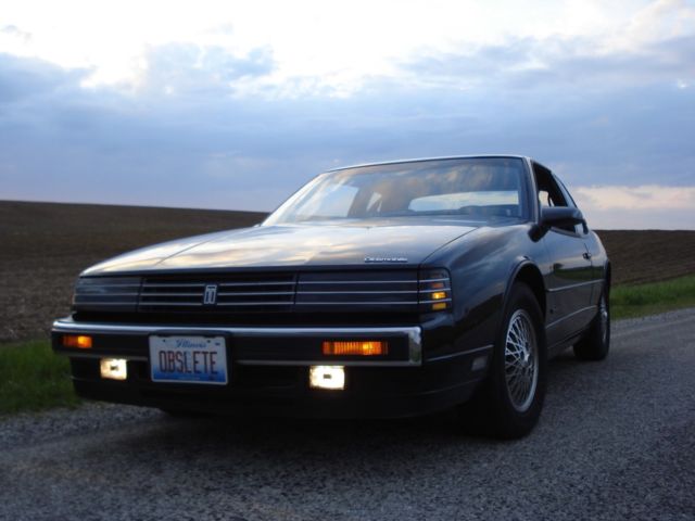 1989 Oldsmobile Toronado Trofeo Coupe 2-Door - photo 3