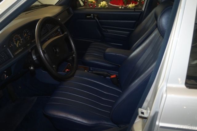 1984 Mercedes-Benz 190-Series 4 Dr Diesel - photo 7