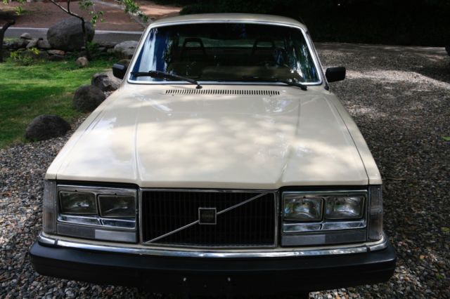 1983 Volvo 240 DL - photo 2