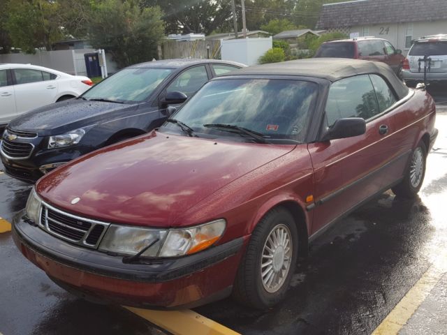 SAAB 900 SE CONVERTIBLE CAR - 1995 - RED 1995 Saab 900
