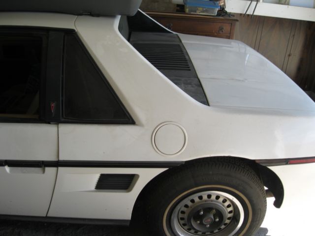 1984 Pontiac Fiero - photo 4