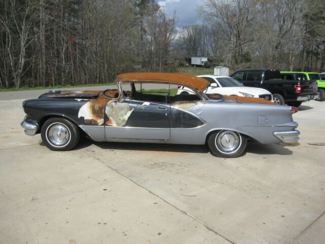 1956 Oldsmobile Ninety-Eight Starfire - photo 2