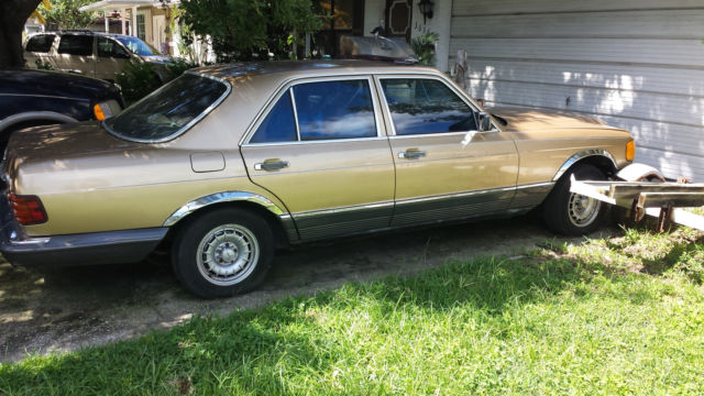 Salvage parts for doors, trunk lid, hood, engine, quarter panel, rims... 1983 Mercedes-Benz 300-Series