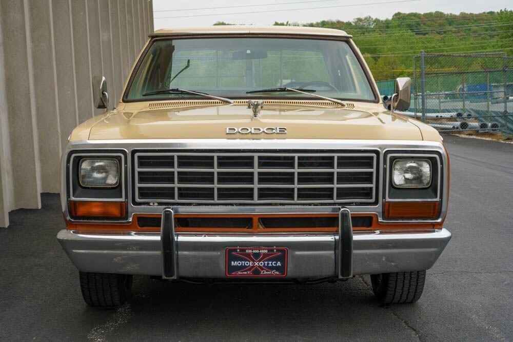 1981 Dodge D150 Royal Half-ton Pickup Truck - photo 2