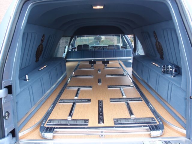 1994 Cadillac Fleetwood Hearse - photo 4
