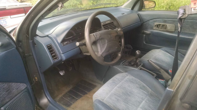 1993 Saturn S-Series SL2 sedan, 4-wheel disc-brakes - photo 4