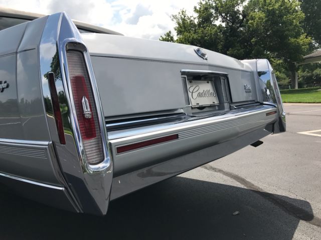 1992 Cadillac Brougham - photo 13