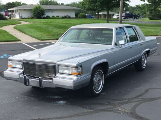 1992 Cadillac Brougham - photo 2