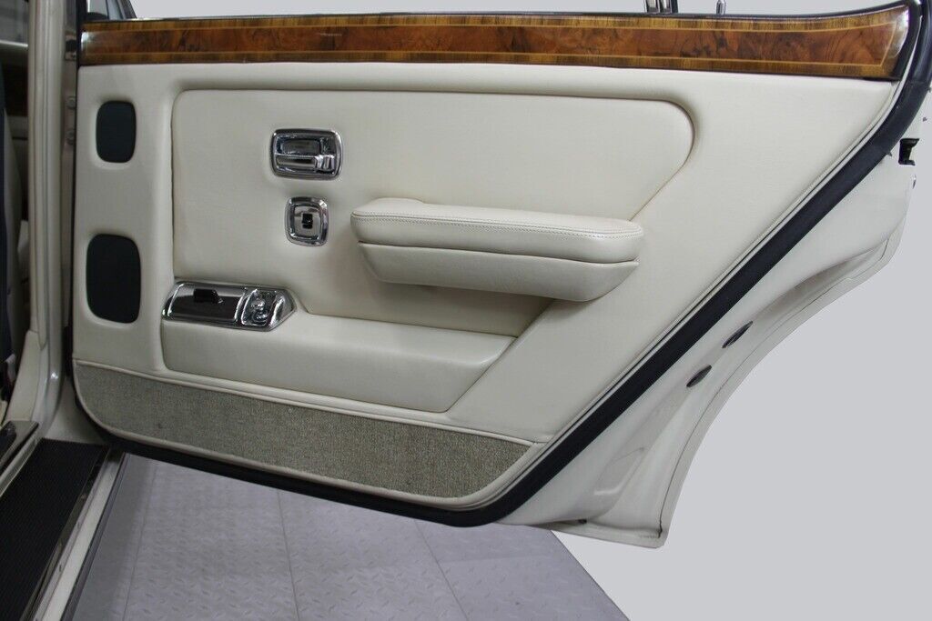 1990 Rolls-Royce Silver Spur II - photo 6