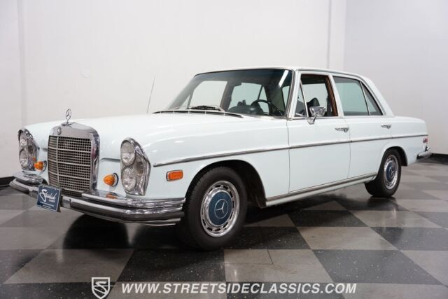 1969 Mercedes-Benz 200-Series - photo 6