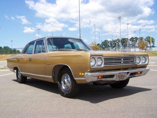 SHARP CRUISER DRIVER GOLD BLACK INTERIOR & VINYL TOP NOT 2DR COUPE OR ROADRUNNER 1969 Plymouth Satellite 4-DOOR 318 V8 5.2L 4BBL DUAL EXHAUST AC AUTOMATIC