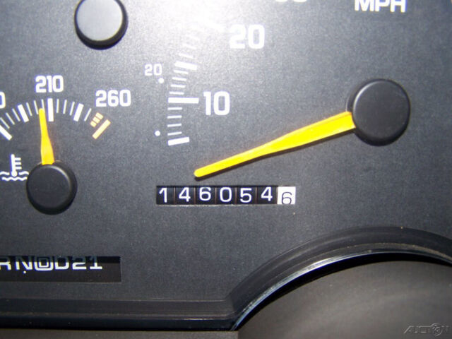 1993 GMC Sierra 1500 1-OWNER 146K 4WD 4.3L FUEL INJ V6 REG CAB LONG BED CAMPER - photo 9