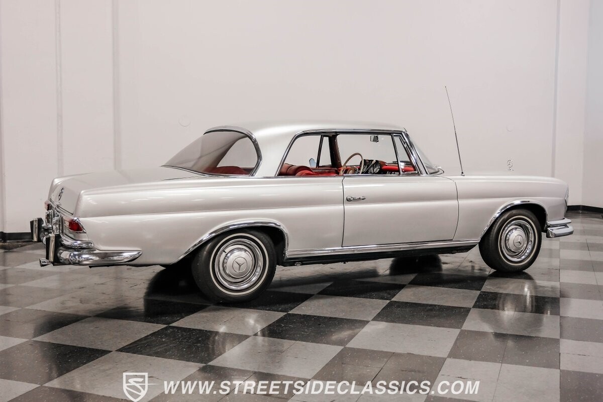 1967 Mercedes-Benz 200-Series coupe - photo 12