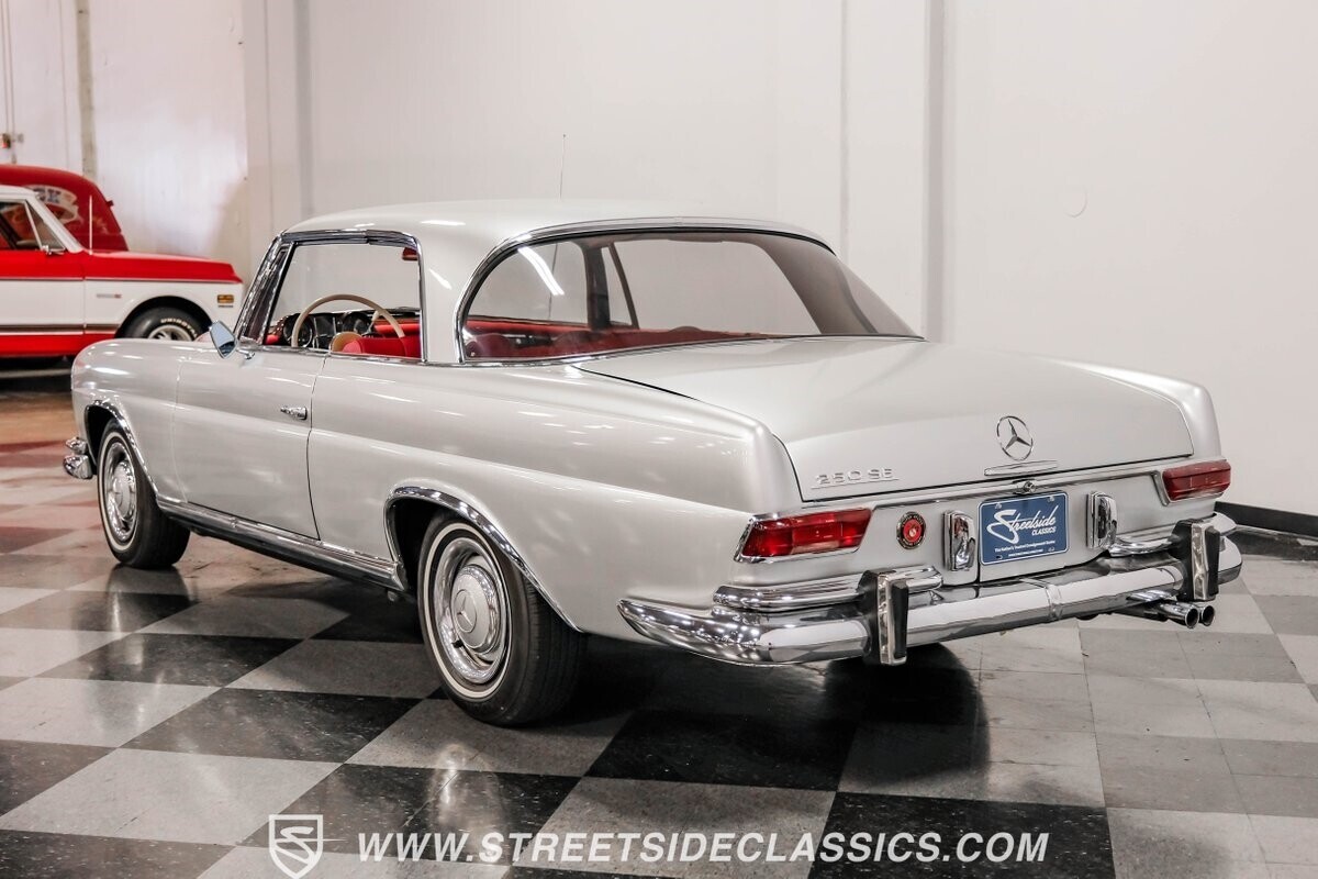 1967 Mercedes-Benz 200-Series coupe - photo 9