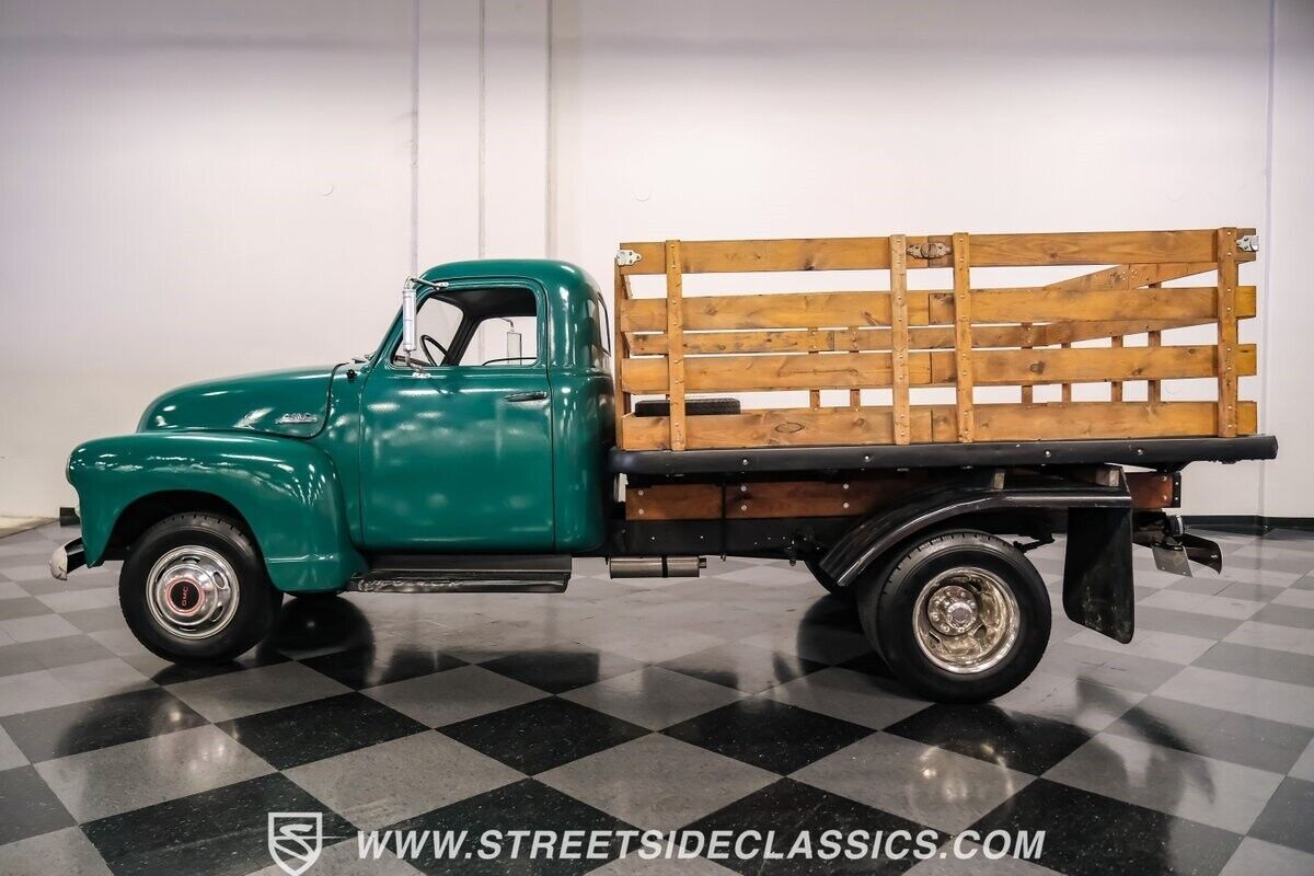 1948 GMC 1 Ton Flatbed Stake Truck - photo 3