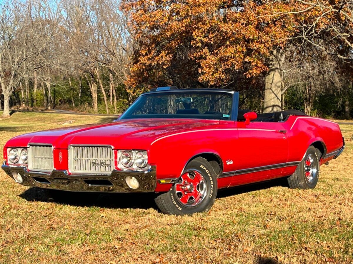 SHOW-LIKE PAINT, NEW CONVERTIBLE TOP, FACTORY AIR, BUCKETS, TILT WHEEL, PS/PB 1971 Oldsmobile Cutlass Supreme Convertible