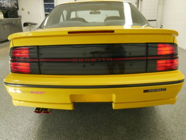 1990 Chevrolet Beretta Indy Pace Car - photo 4