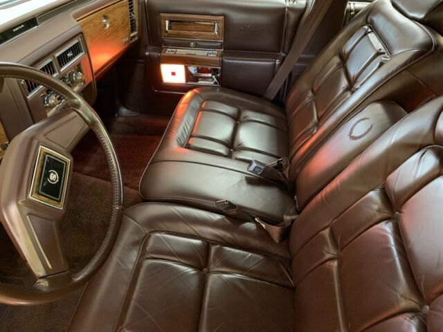1984 Cadillac Fleetwood excellent - photo 4