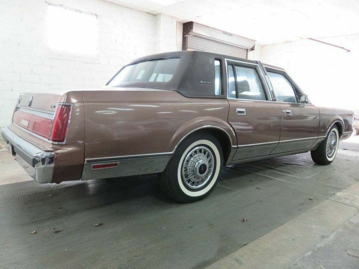1987 Lincoln Town Car Signature / V8 - photo 3