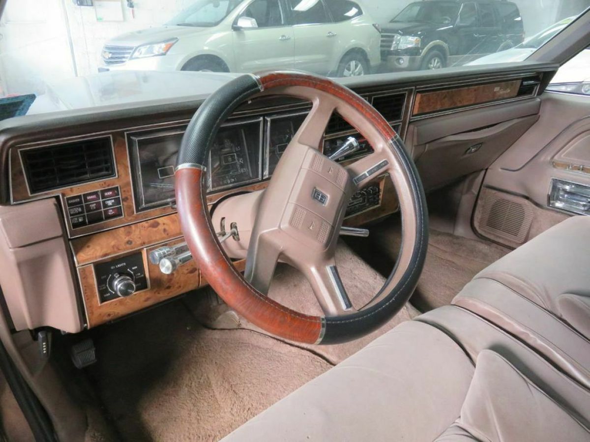 1987 Lincoln Town Car Signature / V8 - photo 5