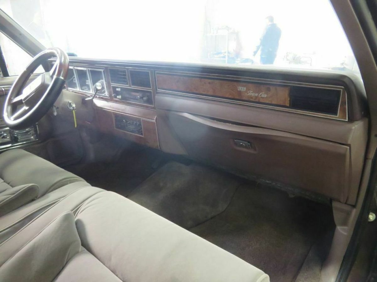 1987 Lincoln Town Car Signature / V8 - photo 8