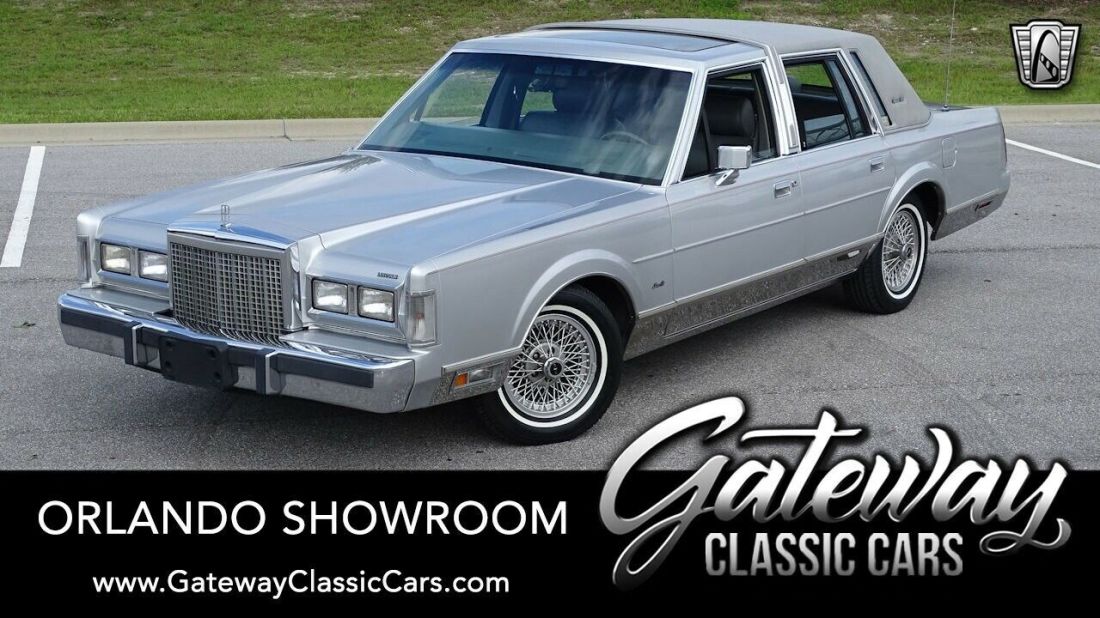 Silver 1986 Lincoln Town Car 5.0 V8 4 Speed Automatic Available Now! 1986 Lincoln Town Car Signature Series