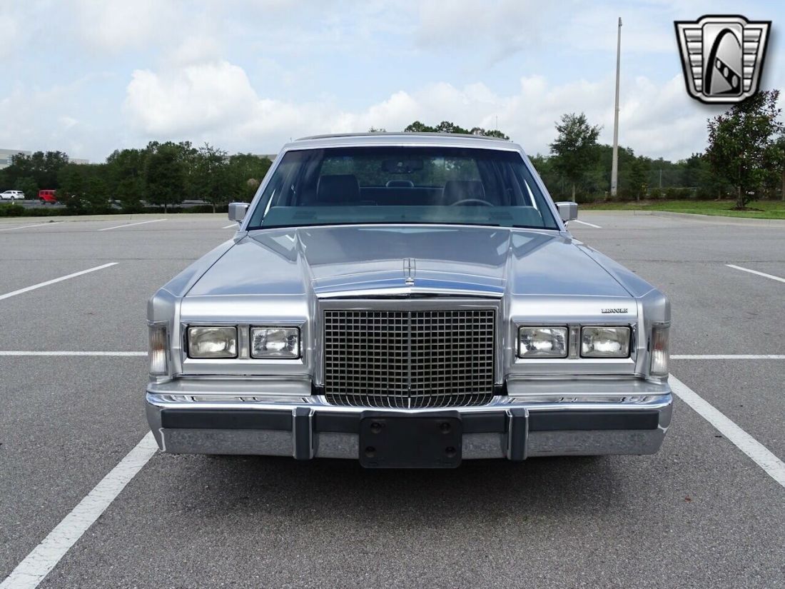 1986 Lincoln Town Car Signature Series - photo 10