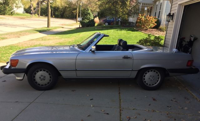Silver / Blue Top, Adult Driven, Always Stored, 105K Orig Miles, No Accidents 1988 Mercedes-Benz SL-Class 560SL
