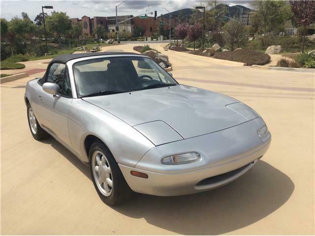 silver Mazda MX-5 Miata with 47320 Miles available now! 1990 Mazda MX-5 Miata --