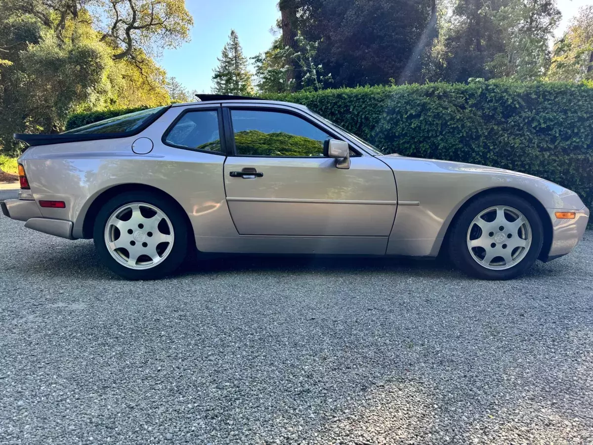 Silver Rose Metallic, Turbo "S" OptionPackage, Sunroof, 5-Speed 1988 Porsche 944