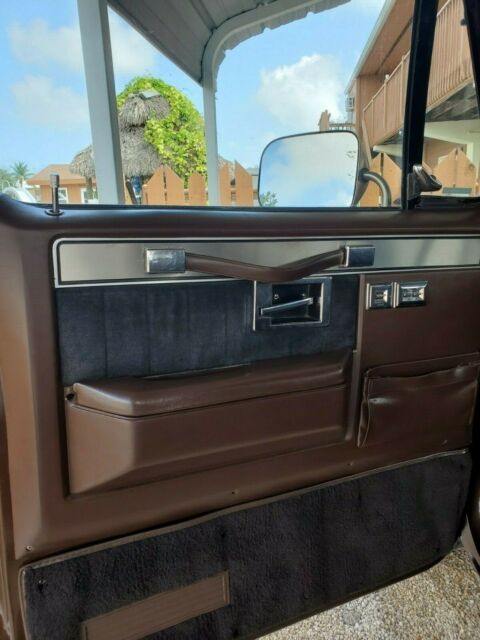 1985 Chevrolet C/K Pickup 1500 - photo 7