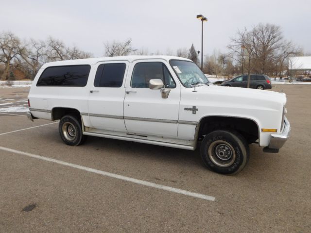 Silverado,4x4,No Reserve,Dual A/C,Cloth,350,TBI,5.7,700R4,Automatic,Rally Wheels 1988 Chevrolet Suburban Silverado