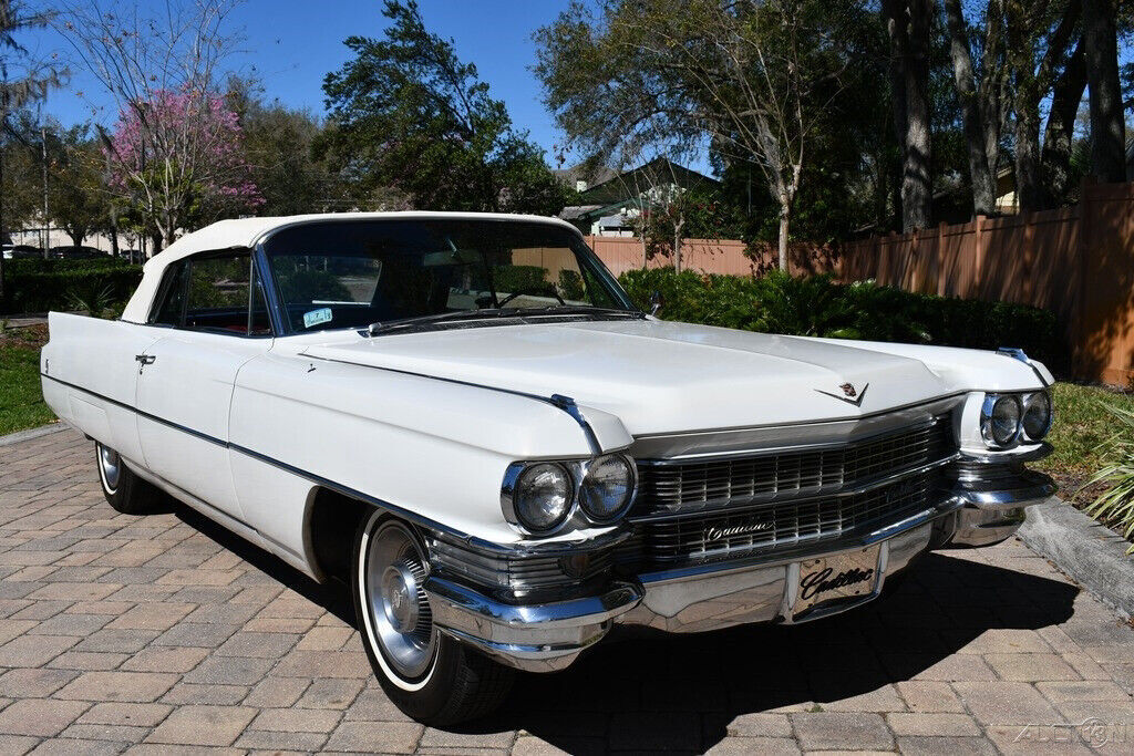 1963 Cadillac DeVille Restored Convertible Rare buckets consol !! - photo 4