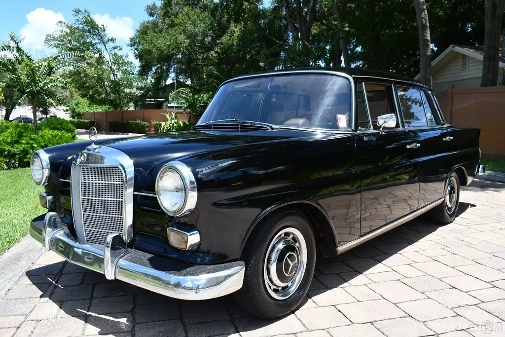 Simply Beautiful 1967 Mercedes 200D 2.0L Diesel 4 Speed A/c Rare Find !! 1967 Mercedes-Benz 200-Series