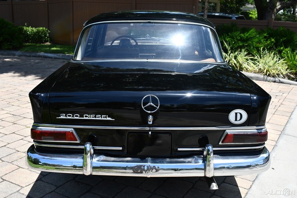 1967 Mercedes-Benz 200-Series - photo 10