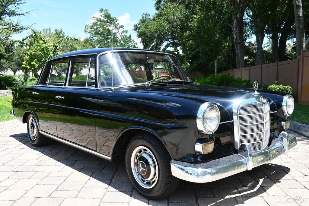 1967 Mercedes-Benz 200-Series - photo 2