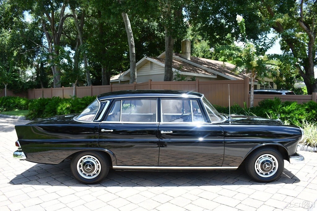 1967 Mercedes-Benz 200-Series - photo 4