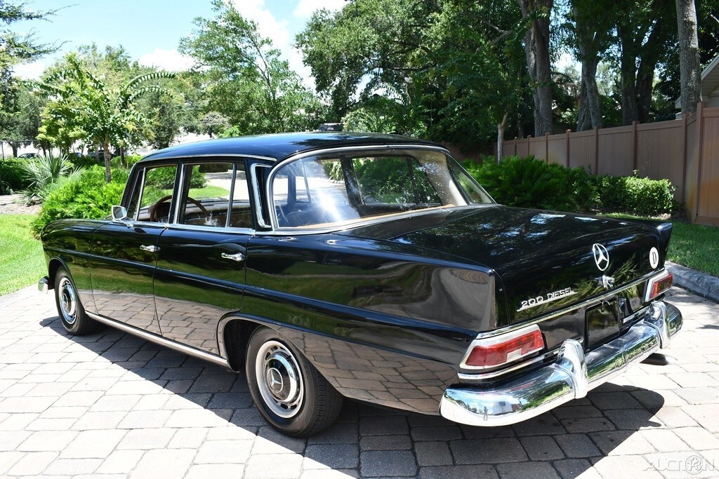 1967 Mercedes-Benz 200-Series - photo 6