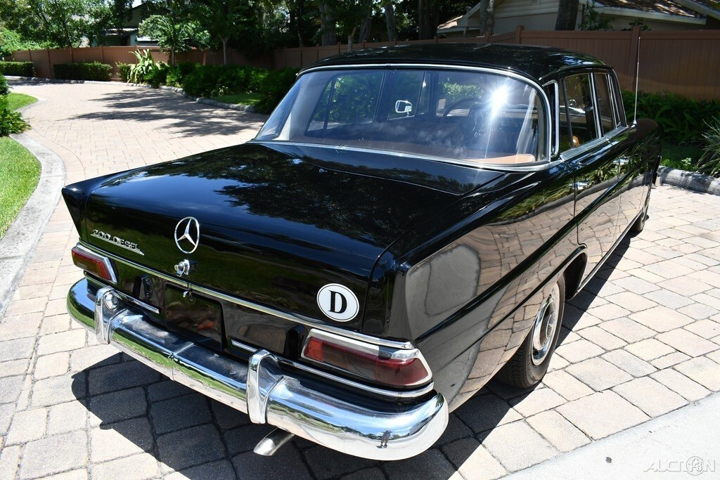 1967 Mercedes-Benz 200-Series - photo 7