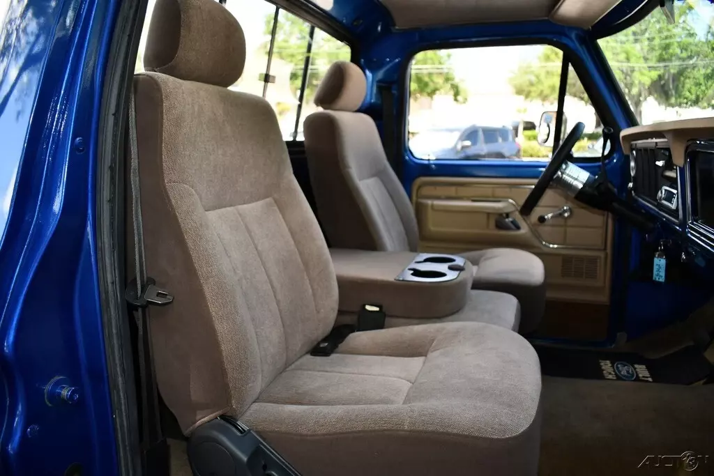 1977 Ford F-100 Beautiful Restoration Stunning color's - photo 11