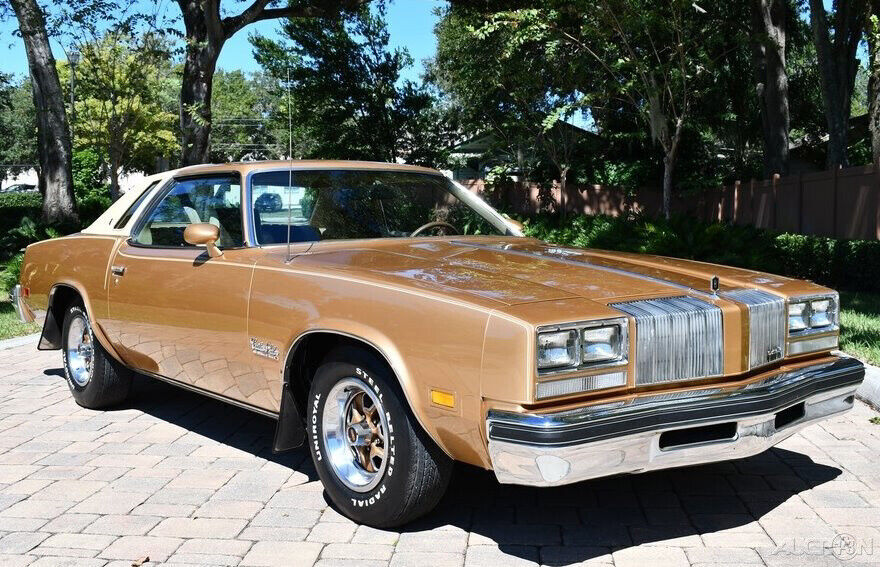 Simply Stunning 1977 Oldsmobile Cutlass Salon 1 owner 39ks Buckets console P.w ! 1977 Oldsmobile Cutlass One Owner Fully Loaded #9ks Buckets